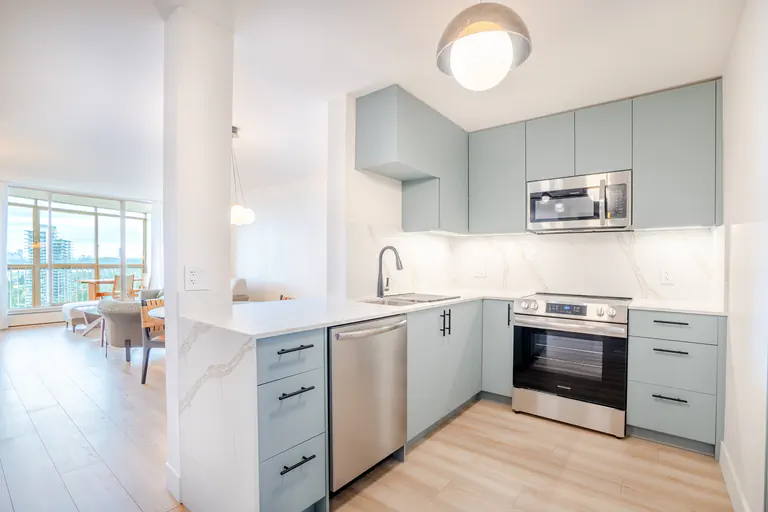 Homeowner planning budget for Home Renovation north Vancouver with contractor