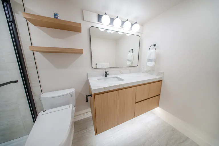 Modern spa-style bathroom showcasing top bathroom design features Vancouver homeowners love in 2025